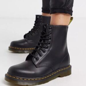Dr. Martens 1460 smooth leather kids black boots classic size 2Y